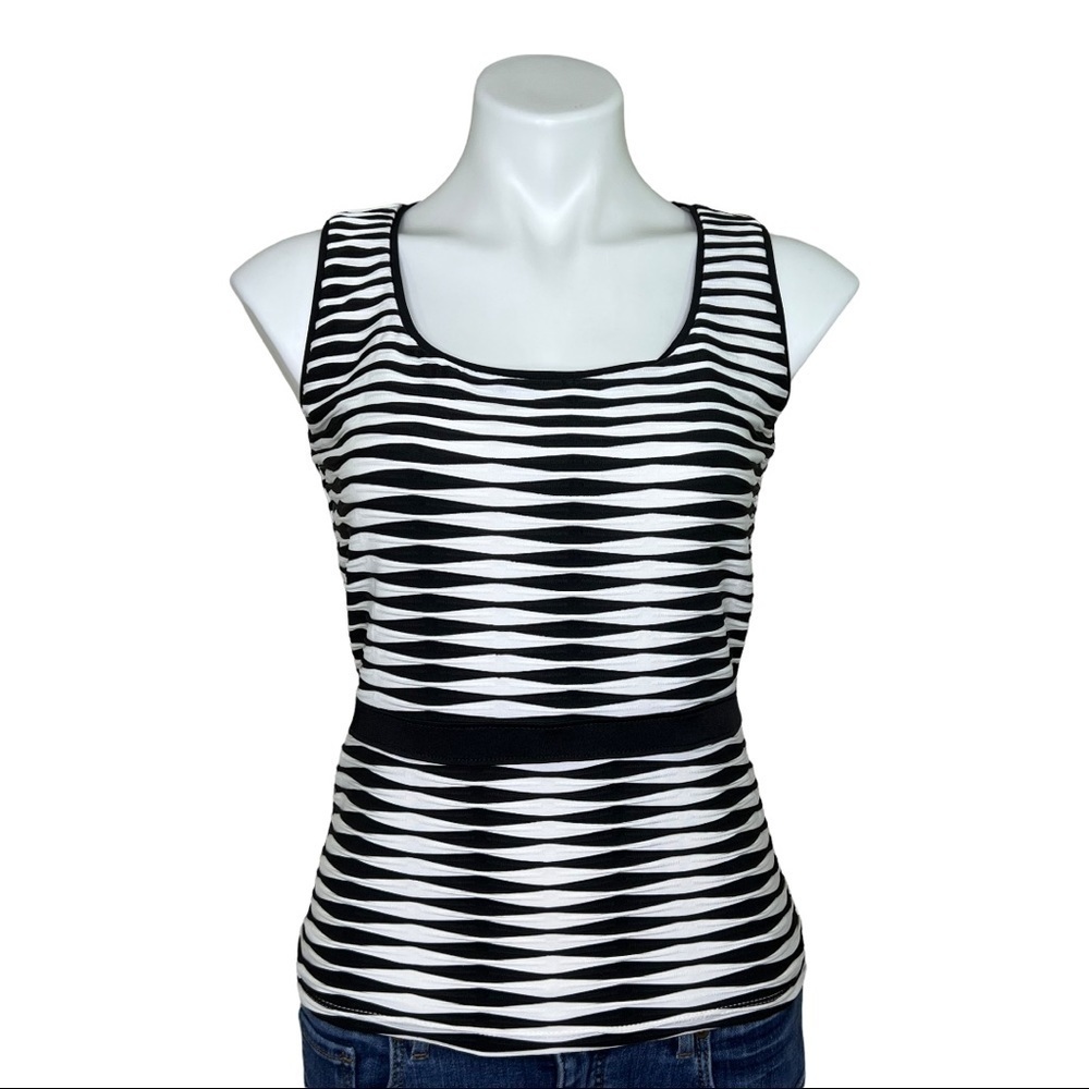 White House Black Market Sleeveless Black & White Top Blouse Wavy Stripes